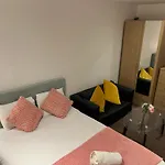 Greenwich Canary Wharf O2 Arena Excel London Apartment